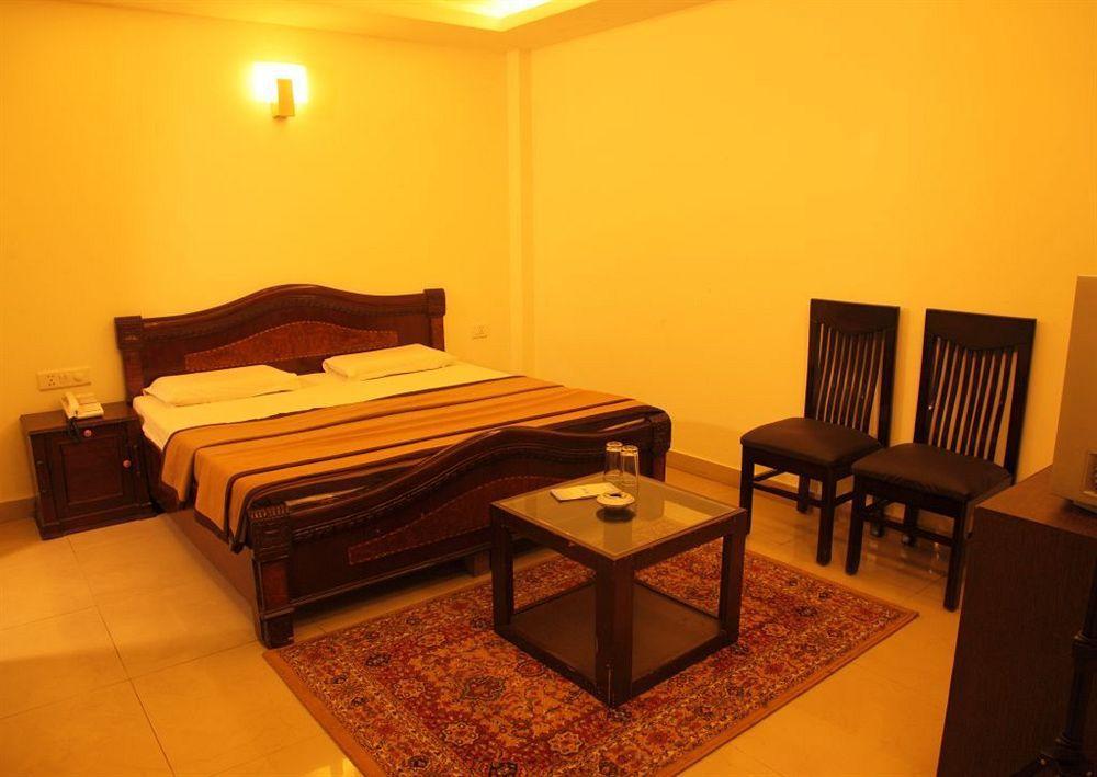 Hotel Lohmod At National Highway 8 - Free Airport Transffer Neu-Delhi Exterior foto