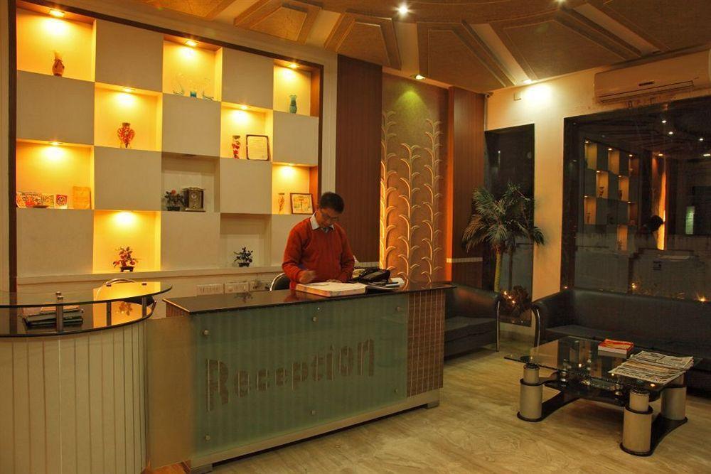 Hotel Lohmod At National Highway 8 - Free Airport Transffer Neu-Delhi Exterior foto