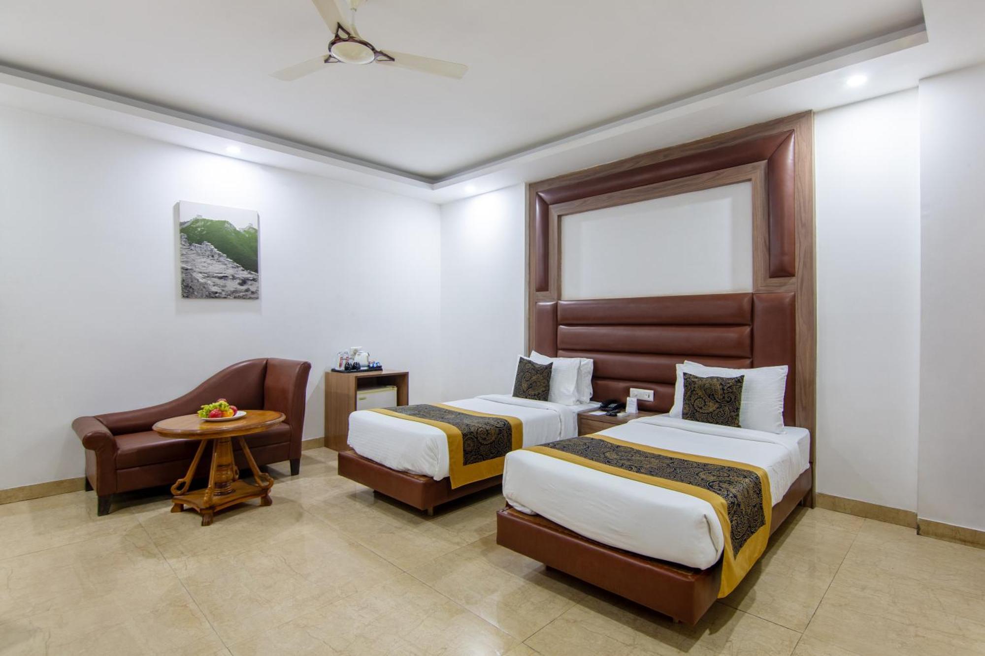 Hotel Lohmod At National Highway 8 - Free Airport Transffer Neu-Delhi Exterior foto