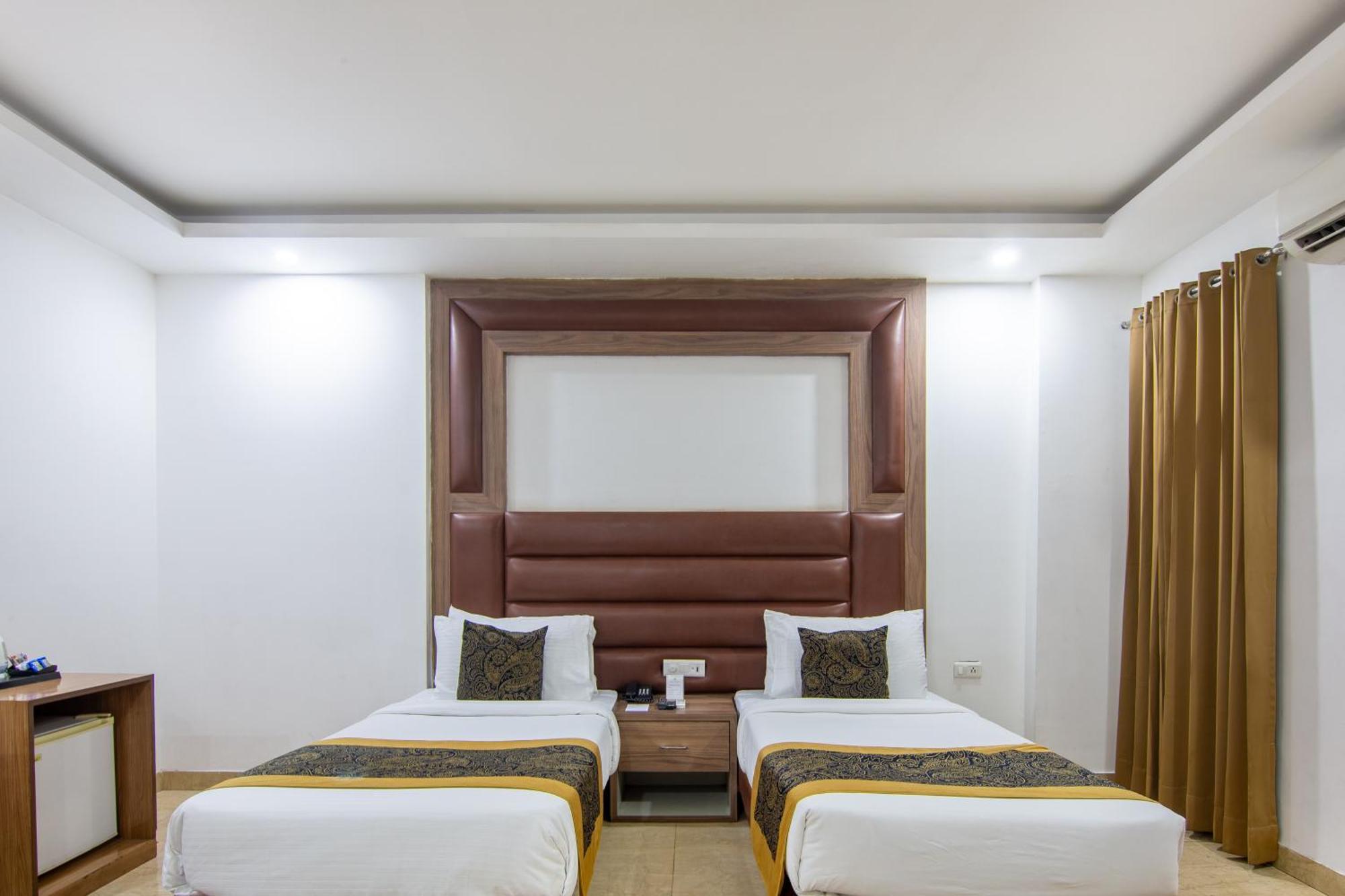 Hotel Lohmod At National Highway 8 - Free Airport Transffer Neu-Delhi Exterior foto