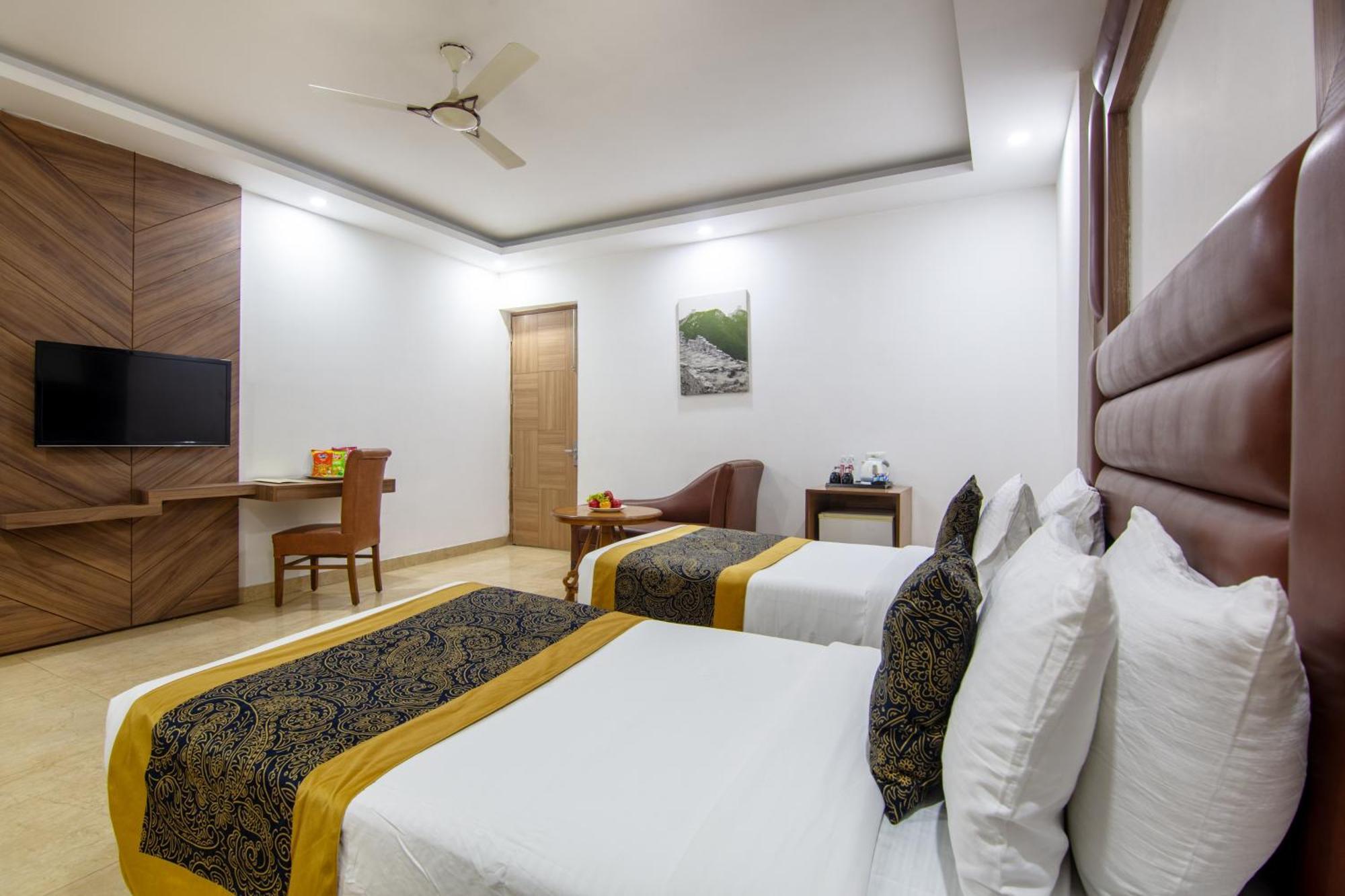 Hotel Lohmod At National Highway 8 - Free Airport Transffer Neu-Delhi Exterior foto