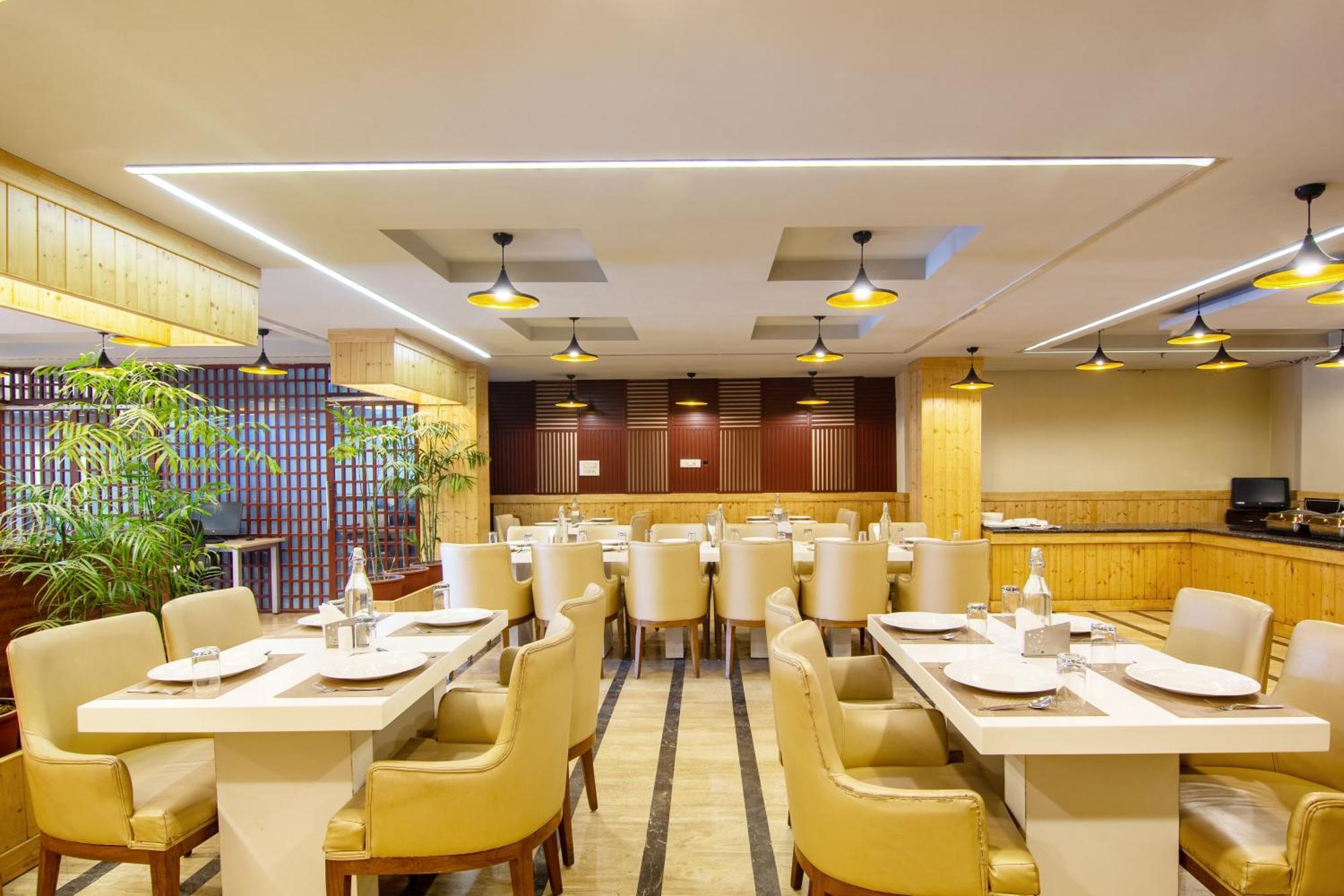 Hotel Lohmod At National Highway 8 - Free Airport Transffer Neu-Delhi Exterior foto