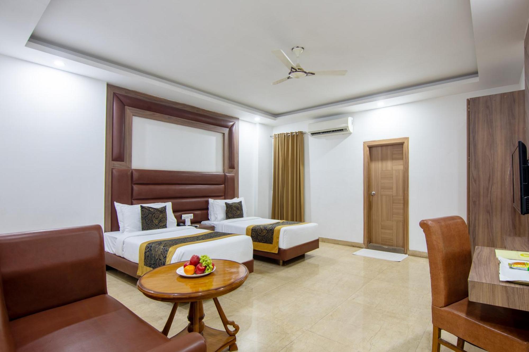 Hotel Lohmod At National Highway 8 - Free Airport Transffer Neu-Delhi Exterior foto