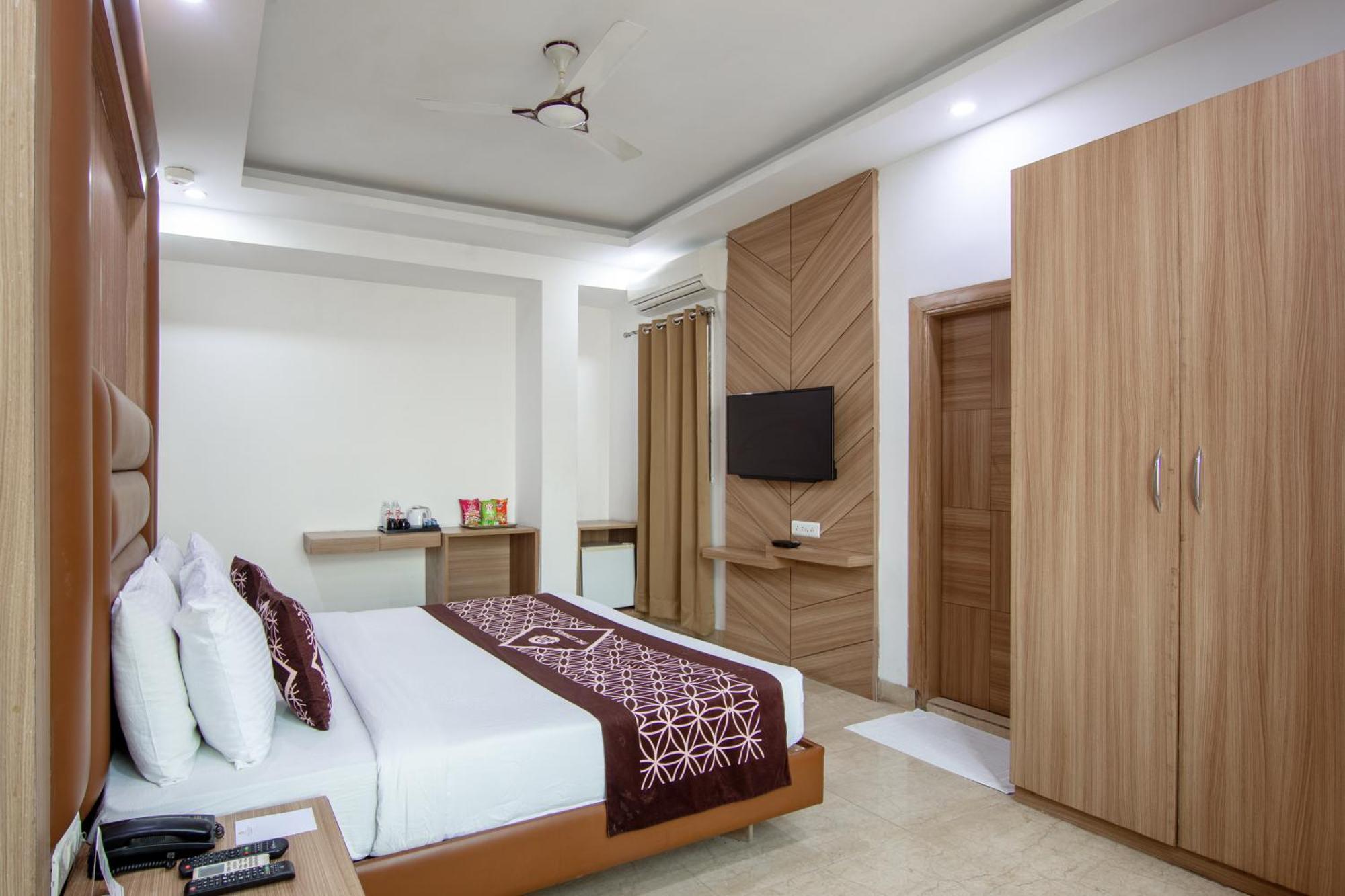 Hotel Lohmod At National Highway 8 - Free Airport Transffer Neu-Delhi Exterior foto