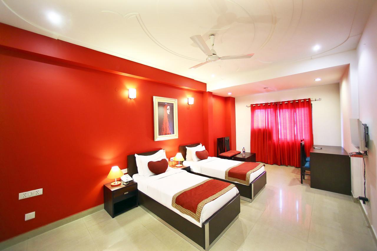 Hotel Lohmod At National Highway 8 - Free Airport Transffer Neu-Delhi Exterior foto