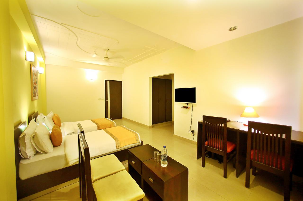 Hotel Lohmod At National Highway 8 - Free Airport Transffer Neu-Delhi Exterior foto