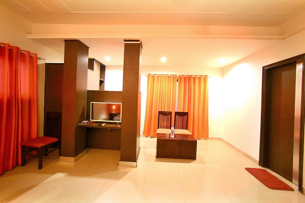 Hotel Lohmod At National Highway 8 - Free Airport Transffer Neu-Delhi Exterior foto